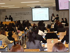 関西大学（商学部小野ゼミ）Aチーム「CANON」の事例発表の様子