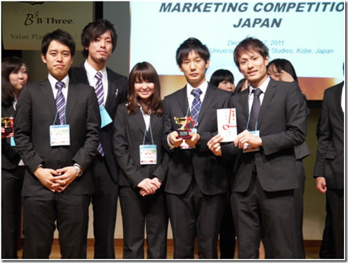 「Marketing Competition Japan」で準優勝した、商学部 西岡ゼミの3年次生の皆さん （左から 大橋孝信さん、中西政則さん、甲斐島由紀さん、渡邊友浩さん、古川貴之さん）