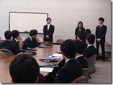 髙屋商学部長・商学研究科長からの挨拶の様子