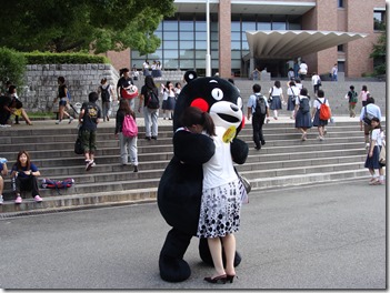 くまモン(2011年度関西大学来学時の様子）