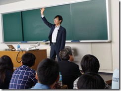 講師の日本航空株式会社 国際路線事業部 執行役員 米澤 章氏