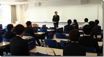 商学部・商学研究科 卒業証書・学位記の授与の様子 商学部・商学研究科 卒業証書・学位記の授与の様子