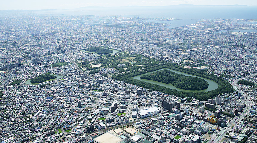 百舌鳥古墳群（堺市）遠景（堺市提供）