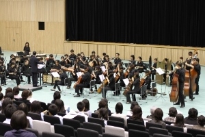 シンガポールのホワ・チョン校中国民族楽団が公演・交流の写真