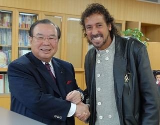ラモス瑠偉さん