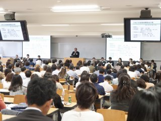 学部別教育懇談会の様子