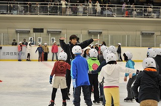 関西大学アイスリーナのスケート教室