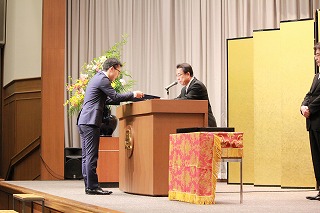 平成26年度春学期卒業式および大学院学位授与式、秋学期入学式