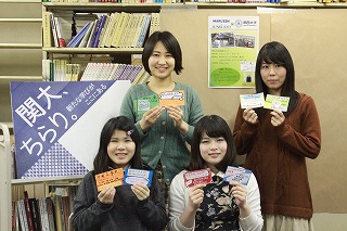 学生らが図書の展示ポップを作成