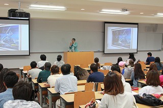 外国語学部学術講演会