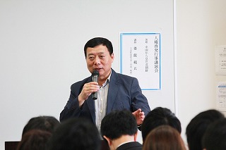 姜龍範氏