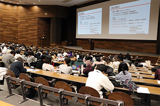 商学部が広浦康勝客員教授の講演会を開催