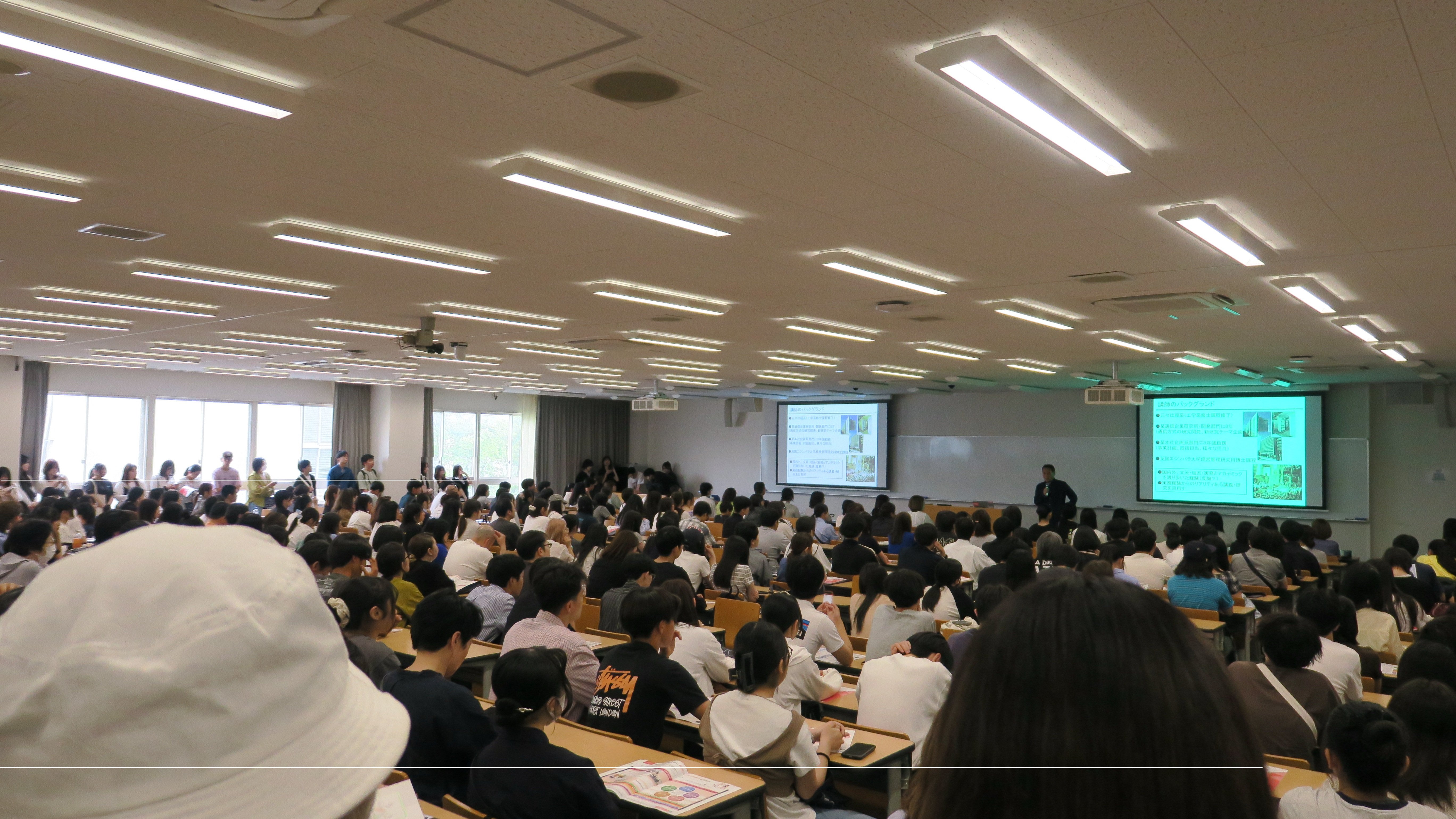 西岡先生学部紹介.jpg