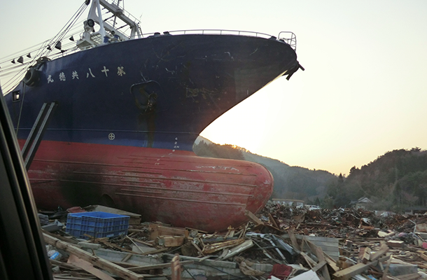 The tsunami caused massive destruction, leaving behind large amounts of debris