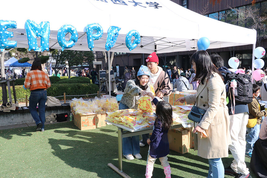 「まちFUNまつりin関西大学2023」で関大万博ブースを出展