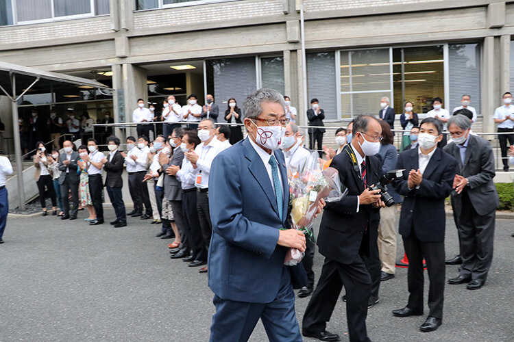 池内啓三理事長と芝井敬司学長が退任