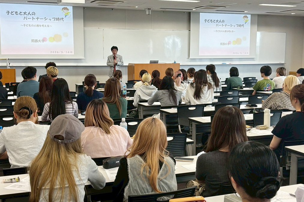 尾木直樹氏による講演会を開催