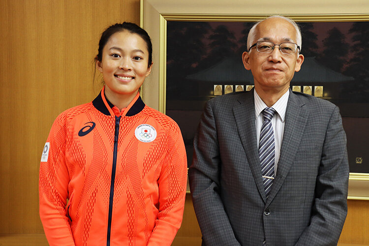 髙野選手が学長・理事長を訪問