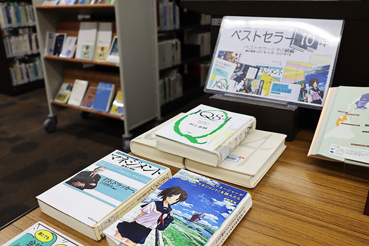 ミューズ大学図書館でミニ展示