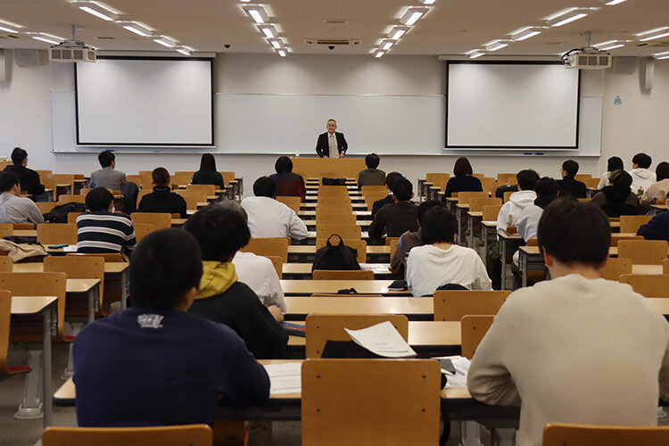 啓発講演会「吹田警察署長に学ぶ！大学生活に潜むトラブルの最前線！」を開催