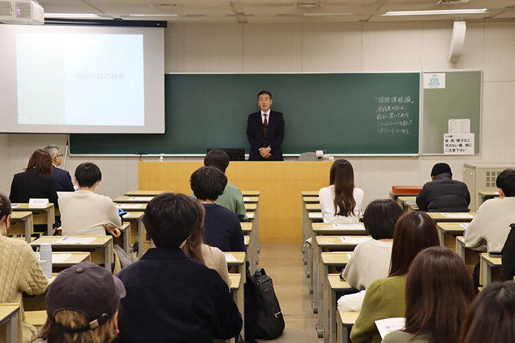 商学部で大阪国税局による講演会を実施