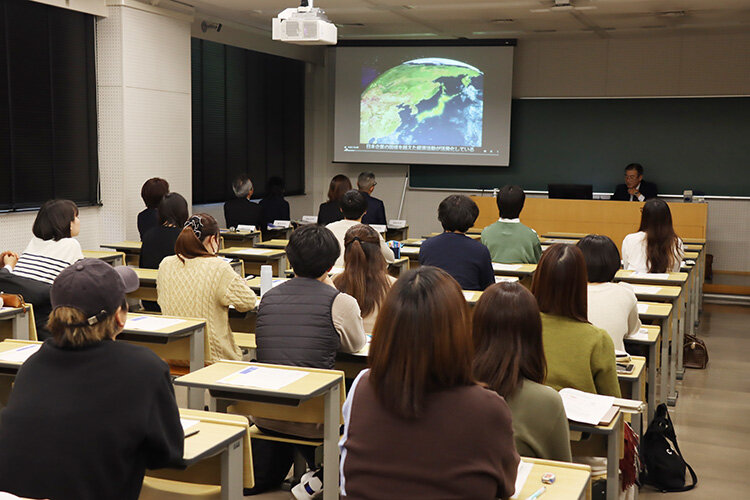 商学部で大阪国税局による講演会を実施