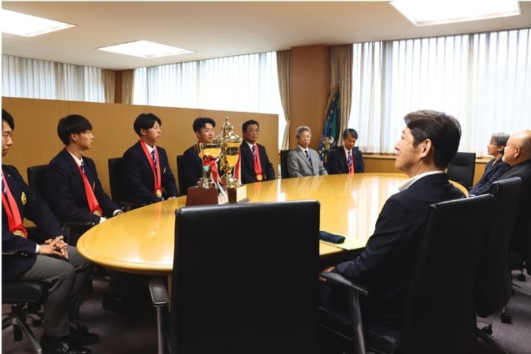 体育会野球部が日本一を報告