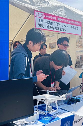 「ぼうさいこくさい」に社会安全学部の学生が出展