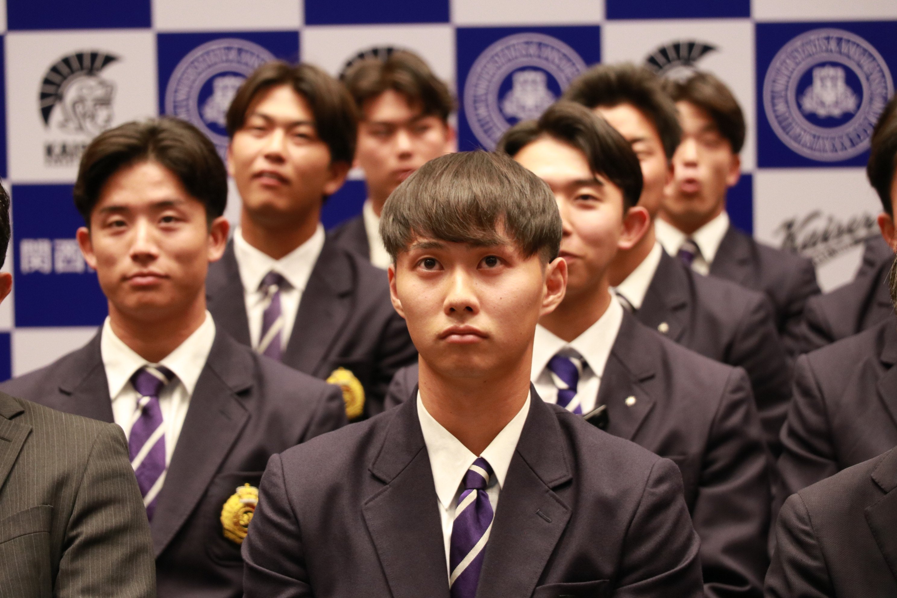 体育会野球部の米沢友翔選手がプロ野球ドラフト会議で千葉ロッテマリーンズから1位指名