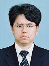 安達 直世
