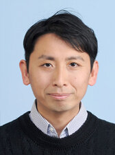 西　寛仁