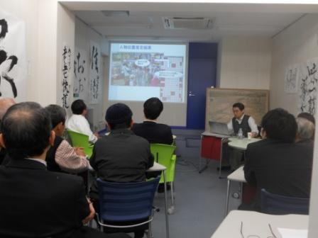 「カメラ映像に基づく天神橋筋商店街の通行人数計測」学習講演会写真