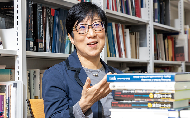 政策創造学部 柄谷 利恵子 教授