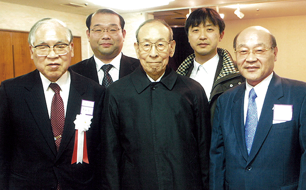 上林先生（前列中央）と門下生の皆さん。小西先生は後列左