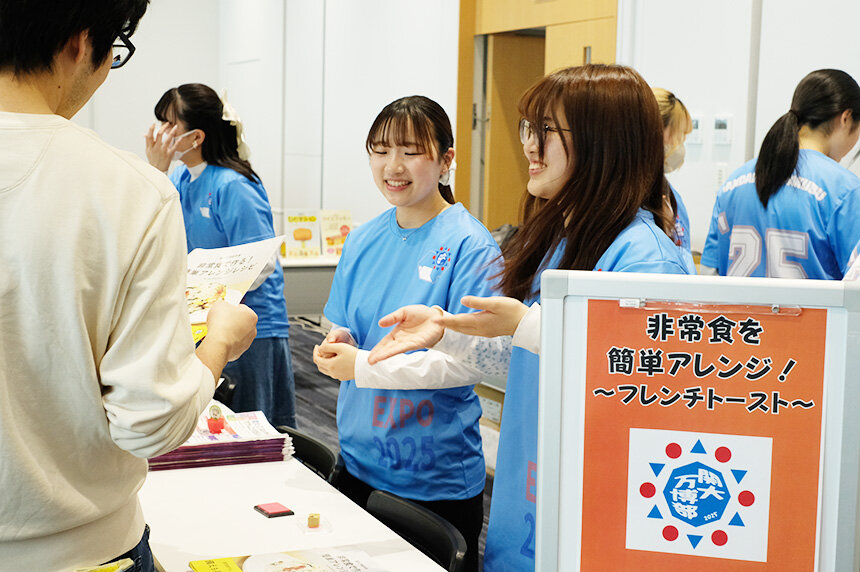 「うめだ防災フェス」で関大万博部が非常食アレンジレシピ180食を提供！